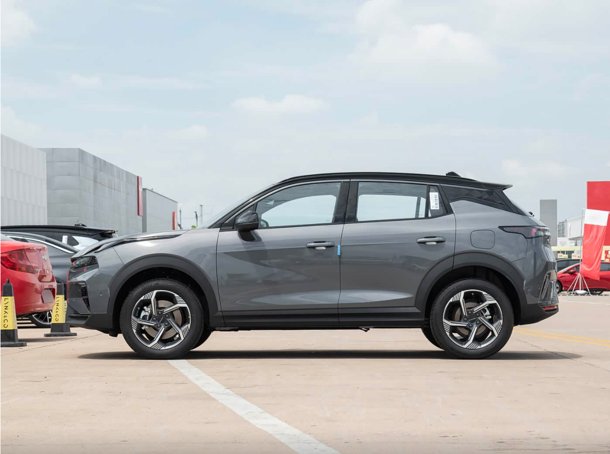 lynk & co 06 price